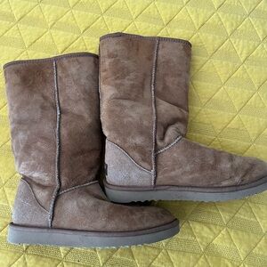 Used UGG women’s tall brown boots. Size 7